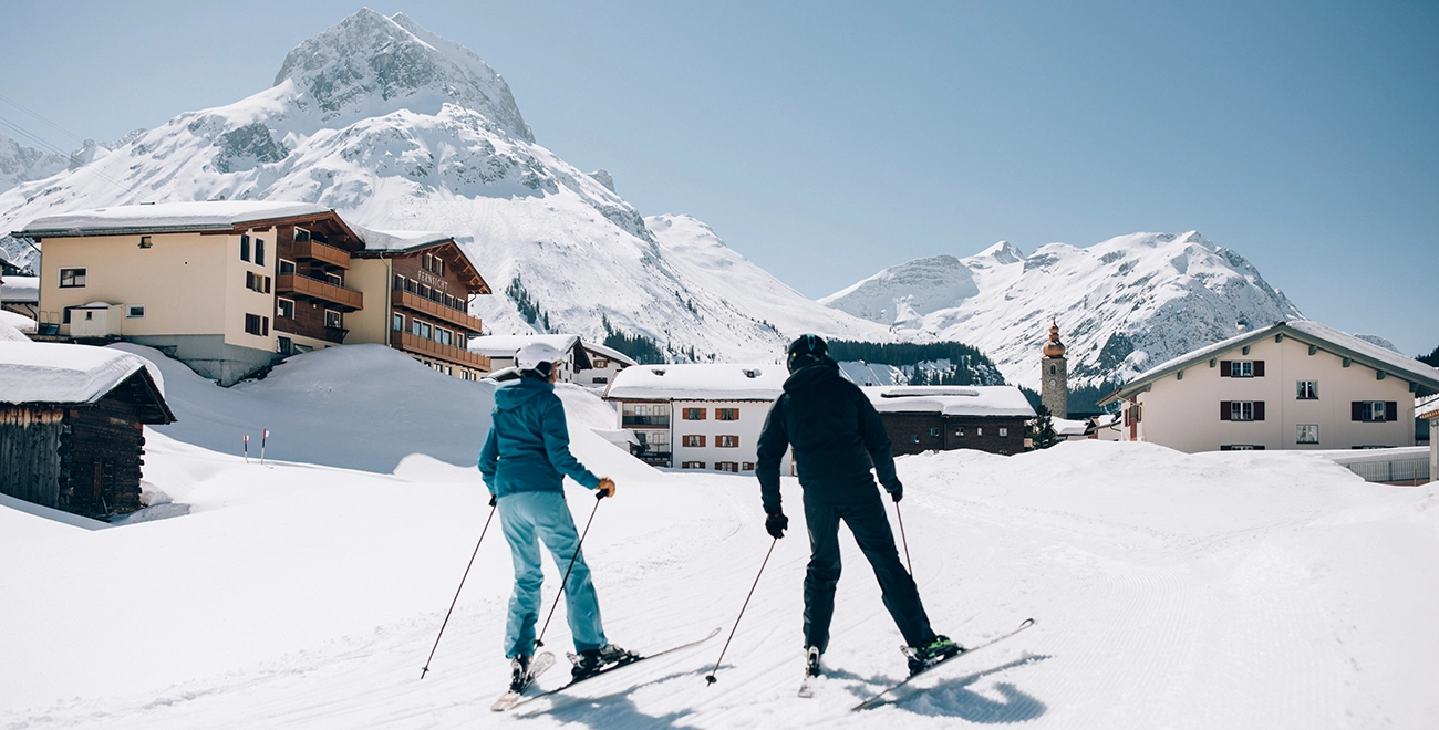 zwei Skifahrer